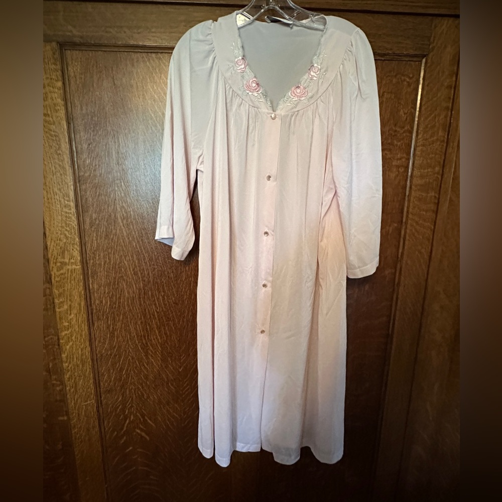 Shadowline Light Pink Rose Short Robe, OS